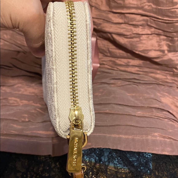 Michael Kors Cream Wristlet Wallet - Picture 13 of 13